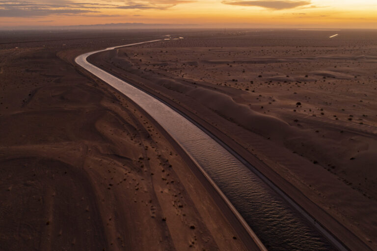 Alors que le fleuve Colorado décline, la rareté de l'eau et la recherche de nouvelles sources font grimper les taux