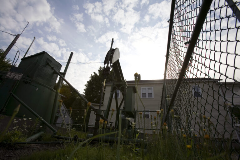 A pump jack sits idle above an oil well next to private homes in Bradford, Pennsylvania Aug. 14, 2008. Credit: Robert Nickelsberg/Getty Images