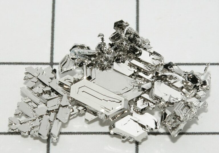 Platinum with Fatigue Damage Mends Itself in 40 Minutes When Suspended in Vacuum