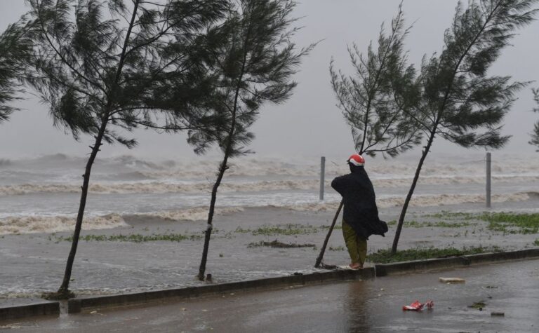De fortes pluies provoquent de graves inondations dans le nord de la Chine, déplaçant des dizaines de milliers de personnes