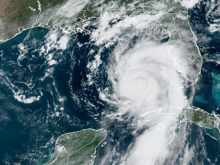 Alors que l’ouragan Idalia se dirige vers la Floride, les efforts visant à reconstituer l’aide fédérale en cas de catastrophe sont au point mort