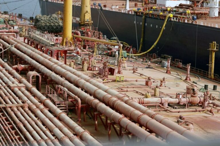 pétrole du pétrolier FSO plus sûr en cours de transfert