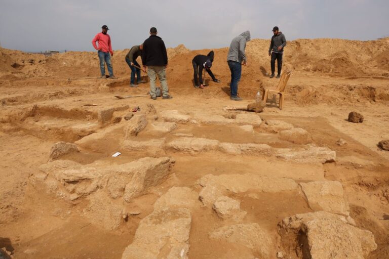 Rare Neolithic Find: Woodworks Using Stone Tools on 5-Foot Logs From 476,000 Years Ago Found in S Africa