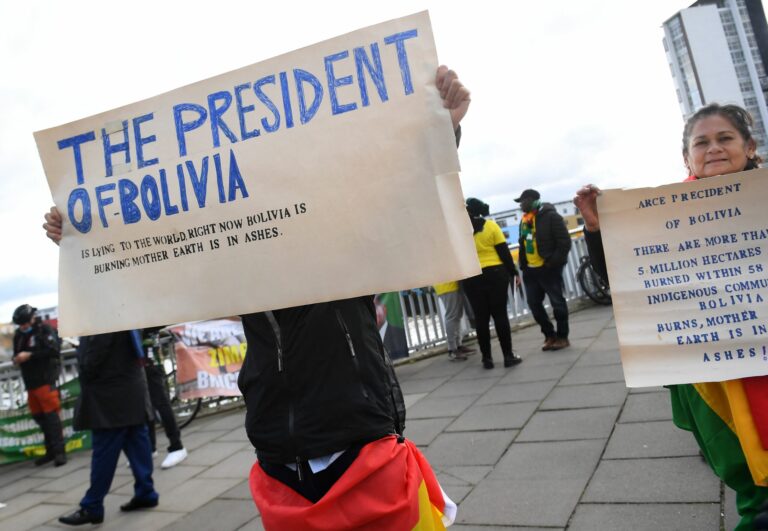 Protestors demonstrating against the Bolivian government.
