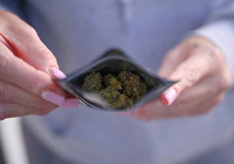 Les autorités sanitaires américaines font pression pour déclasser la classification de la marijuana vers une catégorie à moindre risque