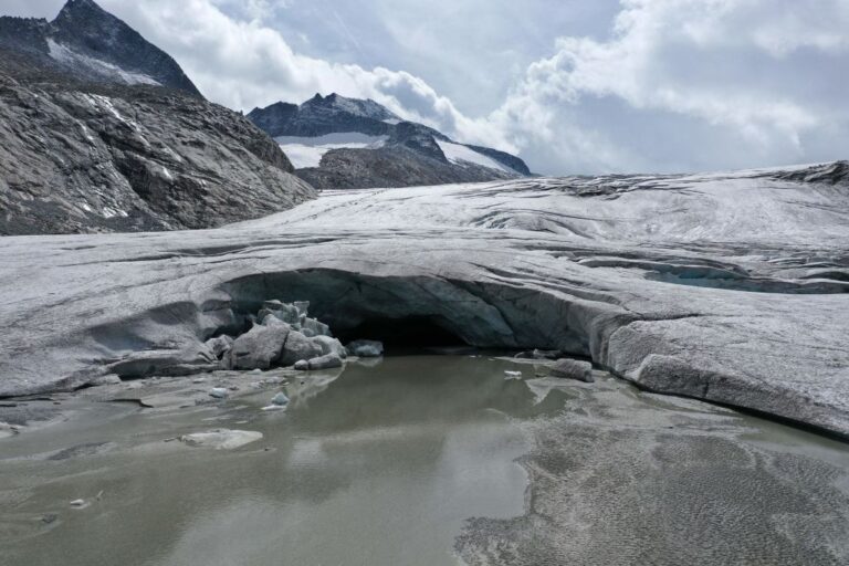 Les glaciers aident à suivre le comportement des volcans en détectant les températures, disent les experts