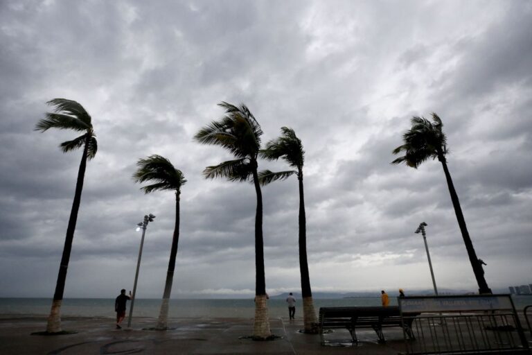 High Wind Warnings in Effect Over Counties in Northwest as Scorching Temperatures of 100 Degrees Grip Southwest US