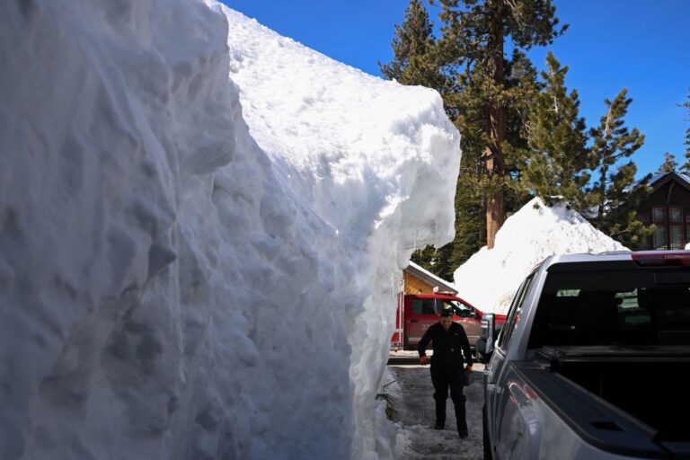 2023 snow in Mammoth Lakes, California