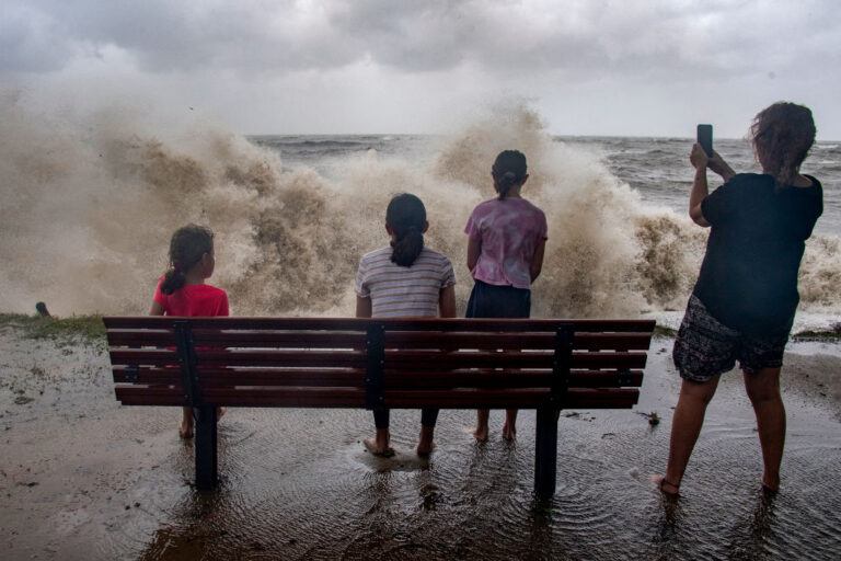 Australie : Les pluies devraient continuer, entraînant davantage d'inondations ;  L'évacuation a été empêchée à cause des averses