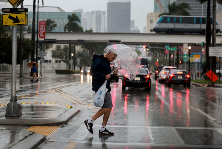 Florida Panhandle et Carolines menacées d'inondations et d'orages