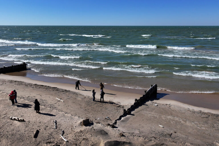 Great Lakes See Record Low Ice Coverage
