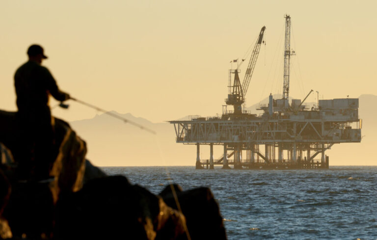 Les projets de Trump visant à développer le forage offshore rencontrent une opposition bipartite
