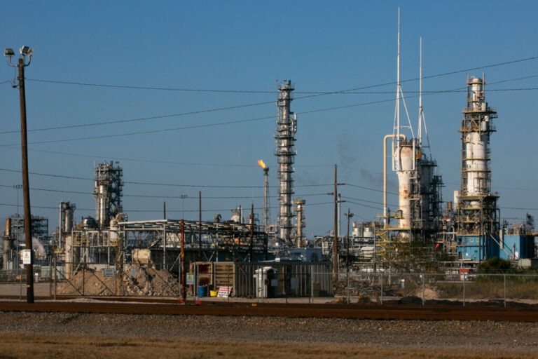 The 4,700-acre Seadrift Operations complex produces various plastics as well as chemicals for antifreeze, paints, detergents, shampoo and other beauty products on the Gulf Coast in Calhoun County, Texas. Credit: Dylan Baddour/Inside Climate News