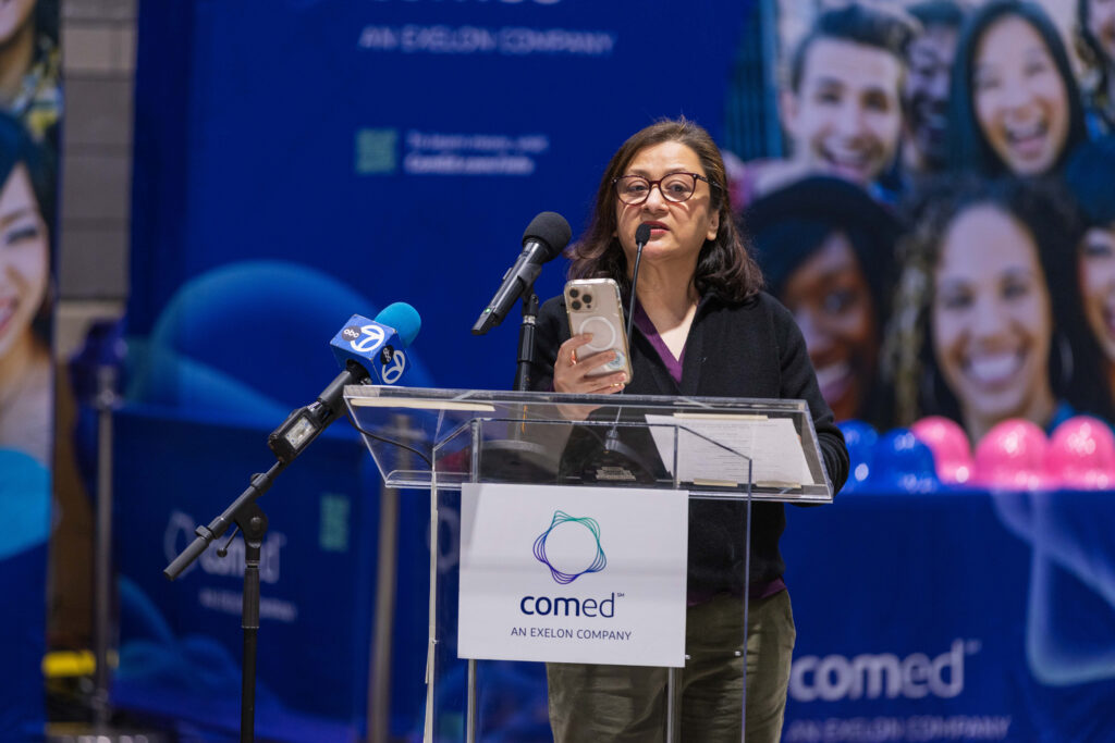 Megha Lakhchaura prend la parole lors de la conférence de presse du ComEd lors de la journée de présentation des médias du Salon de l'auto de Chicago, le 6 février. Crédit : avec l'aimable autorisation de ComEd