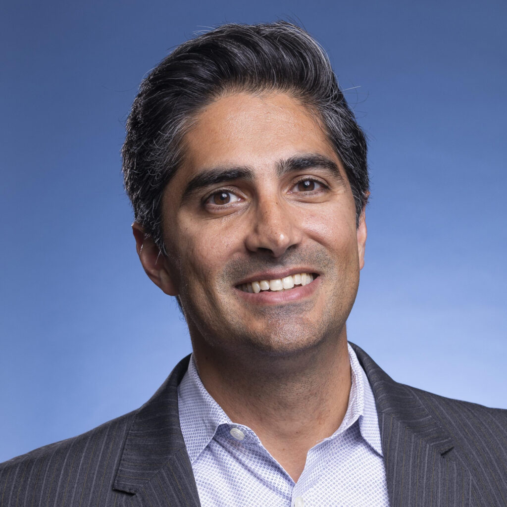 Paasha Mahdavi est professeur agrégé de sciences politiques à l'Université de Californie à Santa Barbara. Crédit : UC Santa Barbara
