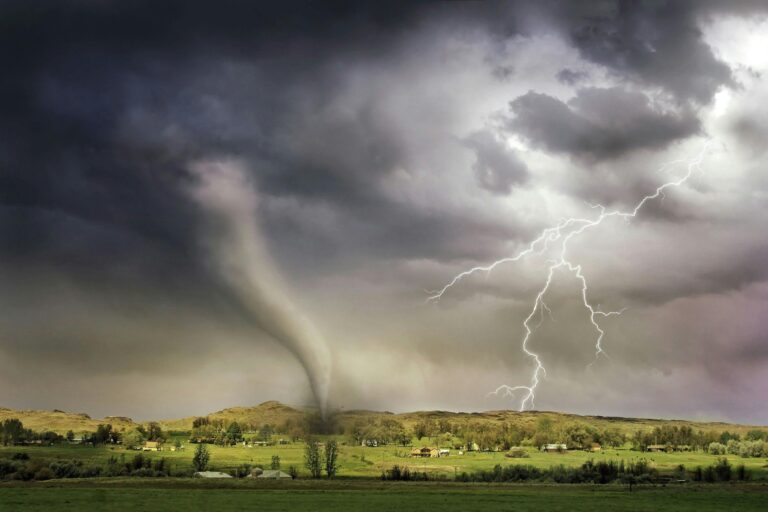tornado with thunderstorm