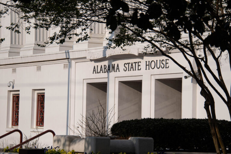 The Alabama State House in Montgomery. Credit: Lee Hedgepeth/Inside Climate News