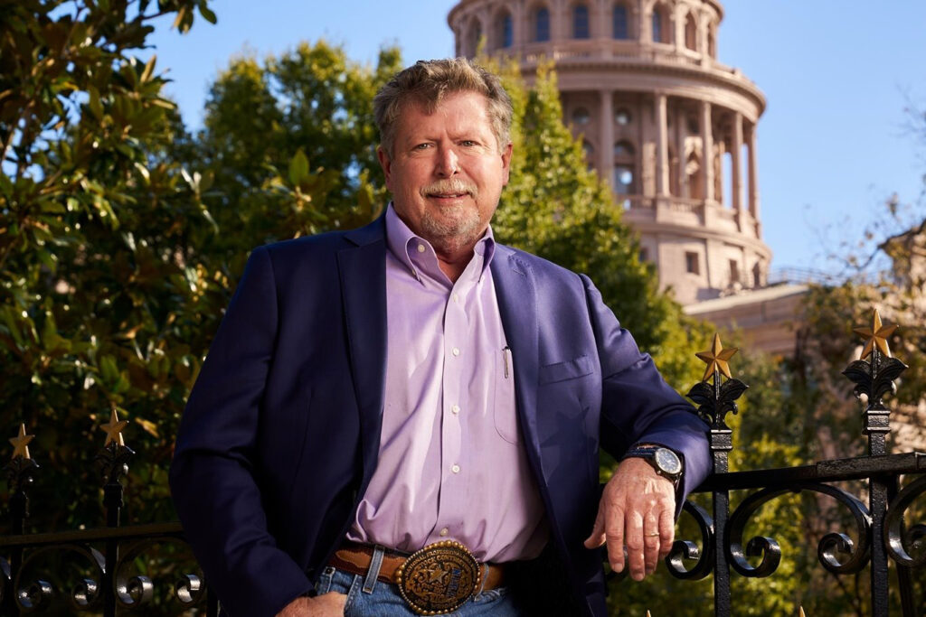 Jim Wright est l'un des trois élus qui dirigent la Commission des chemins de fer du Texas. Crédit : Jim Wright pour le Texas