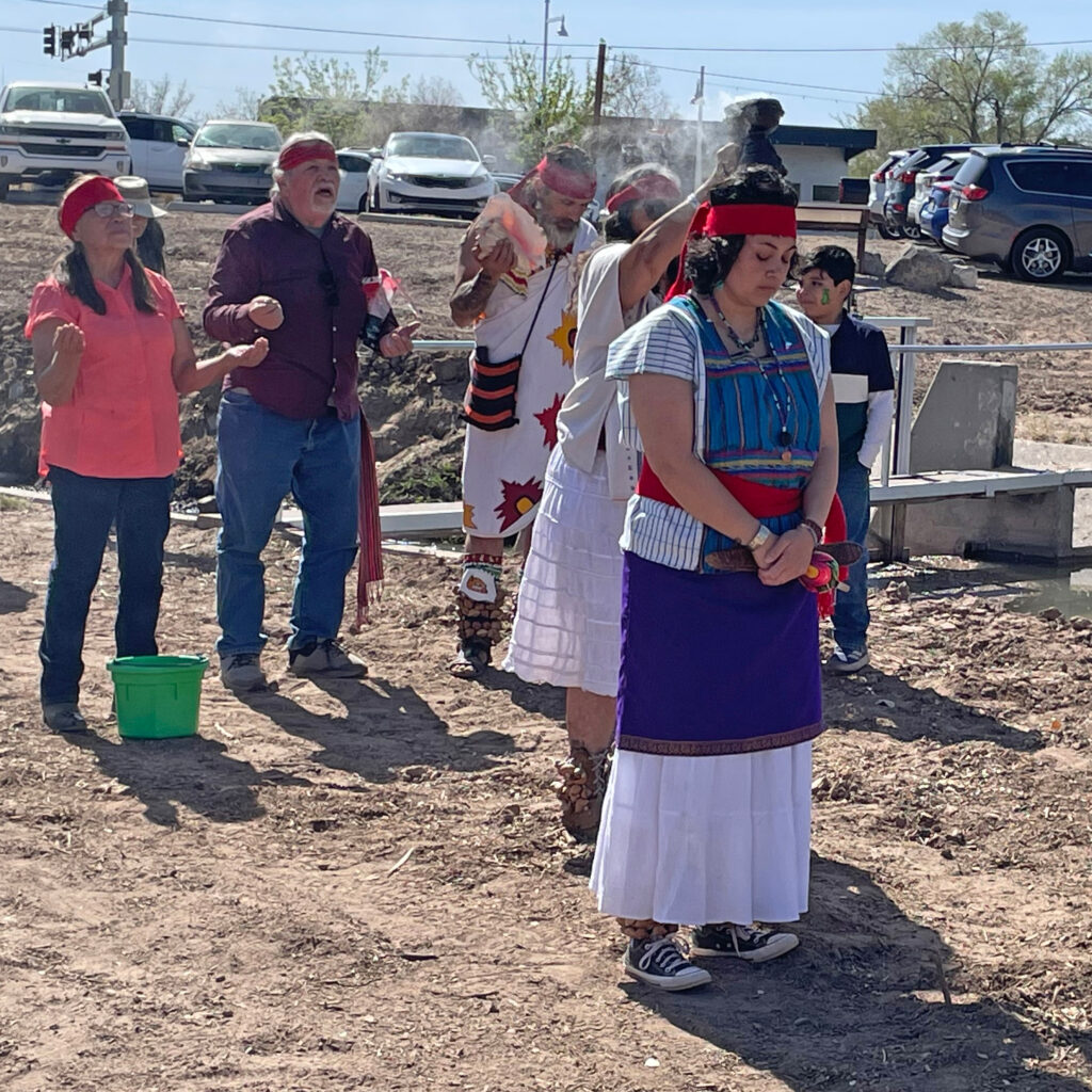 La cérémonie de bénédiction du mois de mars à l'Atrisco Acequia Madre. Crédit : Tina Deines/Pacte Climat