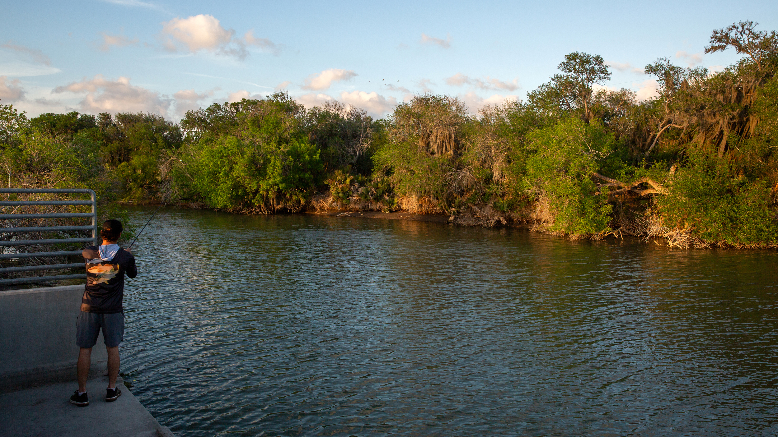 La rivière Nueces traverse Calallen, au Texas, le 30 mars. Crédit : Dylan Baddour/Pacte Climat