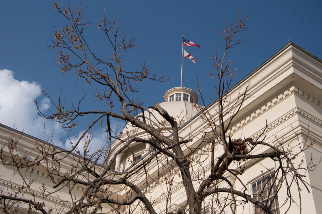Le bâtiment du Capitole de l'Alabama à Montgomery. Crédit : Lee Hedgepeth/Pacte Climat