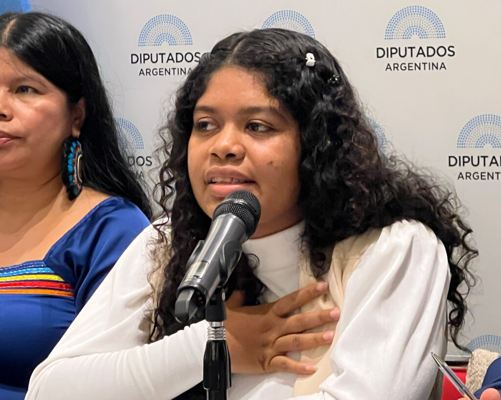 Yuvelis Morales Blanco s'exprime à la Chambre des députés argentine le 4 avril 2024. Crédit : Katie Surma/Pacte Climat