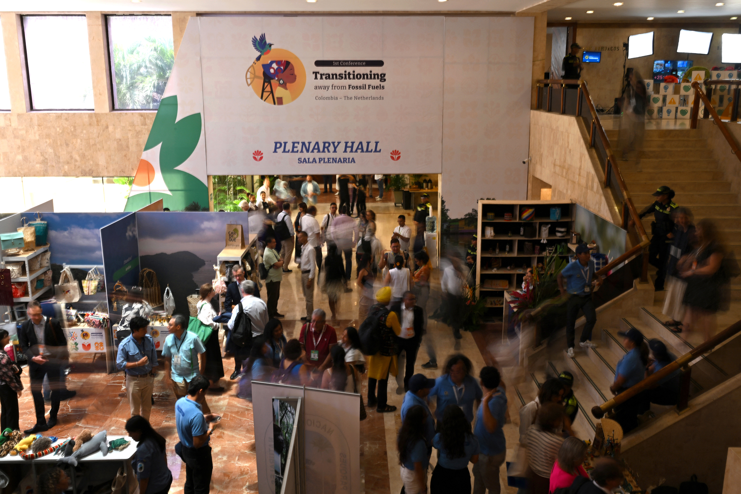 Les participants à la conférence de Santa Marta ont discuté des combustibles fossiles en tant que moteurs de conflits, de perturbations économiques et de dommages écologiques, un sujet souvent évité lors des négociations de l'ONU sur le climat en raison du pouvoir de veto menaçant le consensus détenu par un petit groupe de pays producteurs de combustibles fossiles. Crédit : Raul Arboleda/AFP via Getty Images