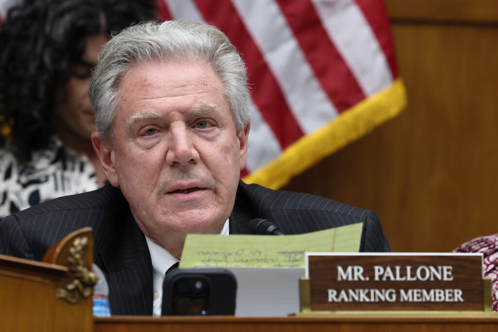 Le représentant Frank Pallone s'exprime lors d'une audience du Comité de l'énergie et du commerce le 13 mai 2025 à Washington, DC Crédit : Jemal Countess/Getty Images pour Protect Our Care