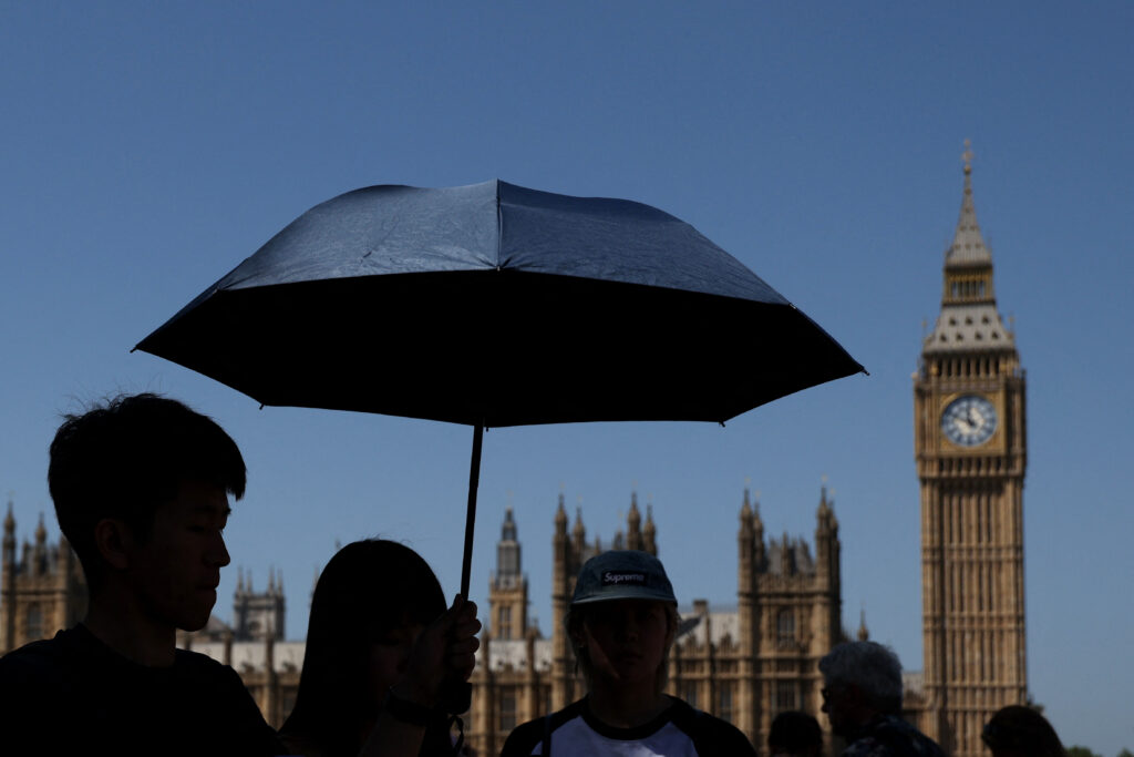 Une vague de chaleur inhabituellement précoce bat des records de température en Europe occidentale