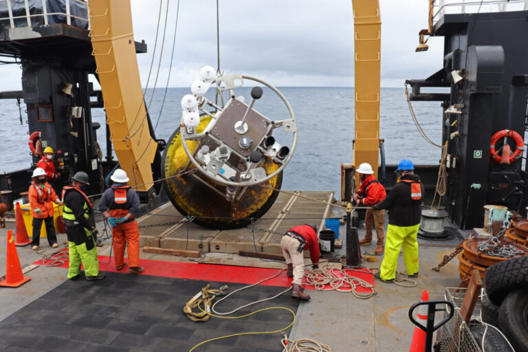 A NOAA crew retrieves an Ocean Station Papa buoy in the Gulf of Alaska. Credit: Laura Dwyer/NOAA
