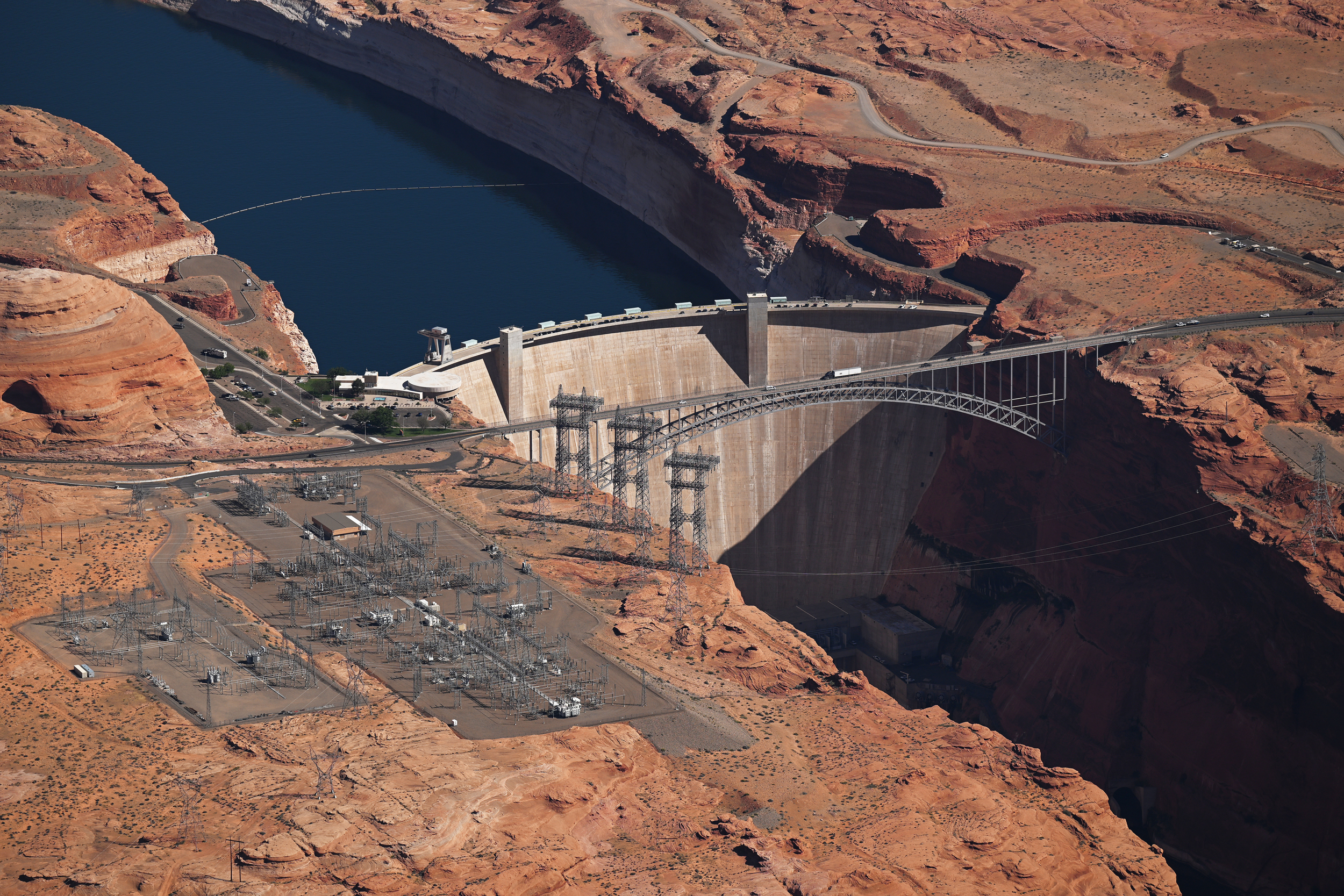 Après un manteau neigeux record dans le bassin du fleuve Colorado, les niveaux d'eau restent bas au lac Powell le 30 avril, près de Page, en Arizona. Crédit : RJ Sangosti/MediaNews Group/The Denver Post via Getty Images